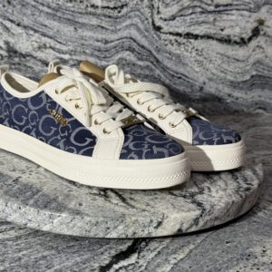 Tenis Guess talla 6 americano